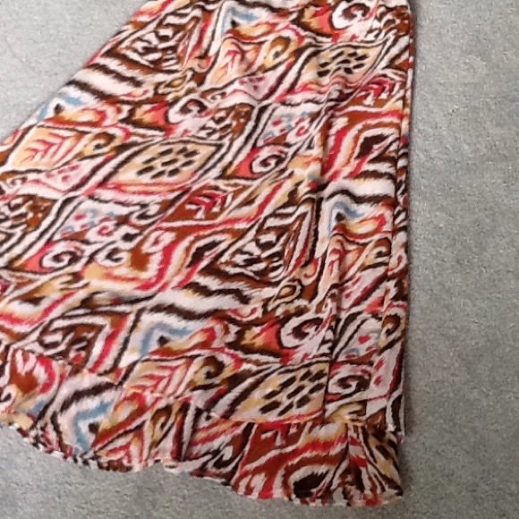 Long lined skirt. - Picture 2 of 3